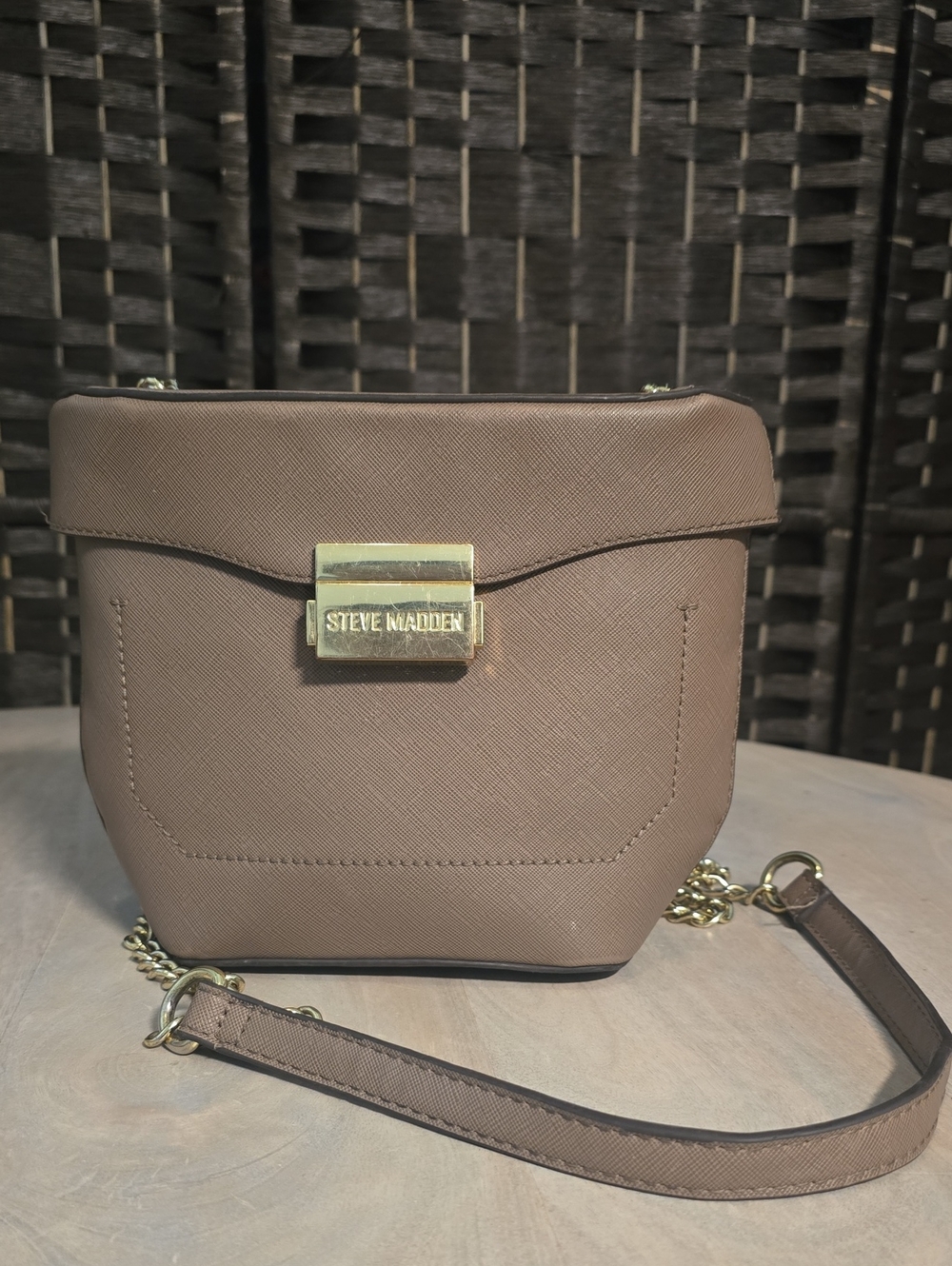 Steve Madden Taupe Saffiano Crossbody Bag Gold Chain Accent Purse